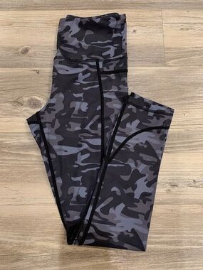 Zyia Black Camo Pocket Light n Tight 7/8